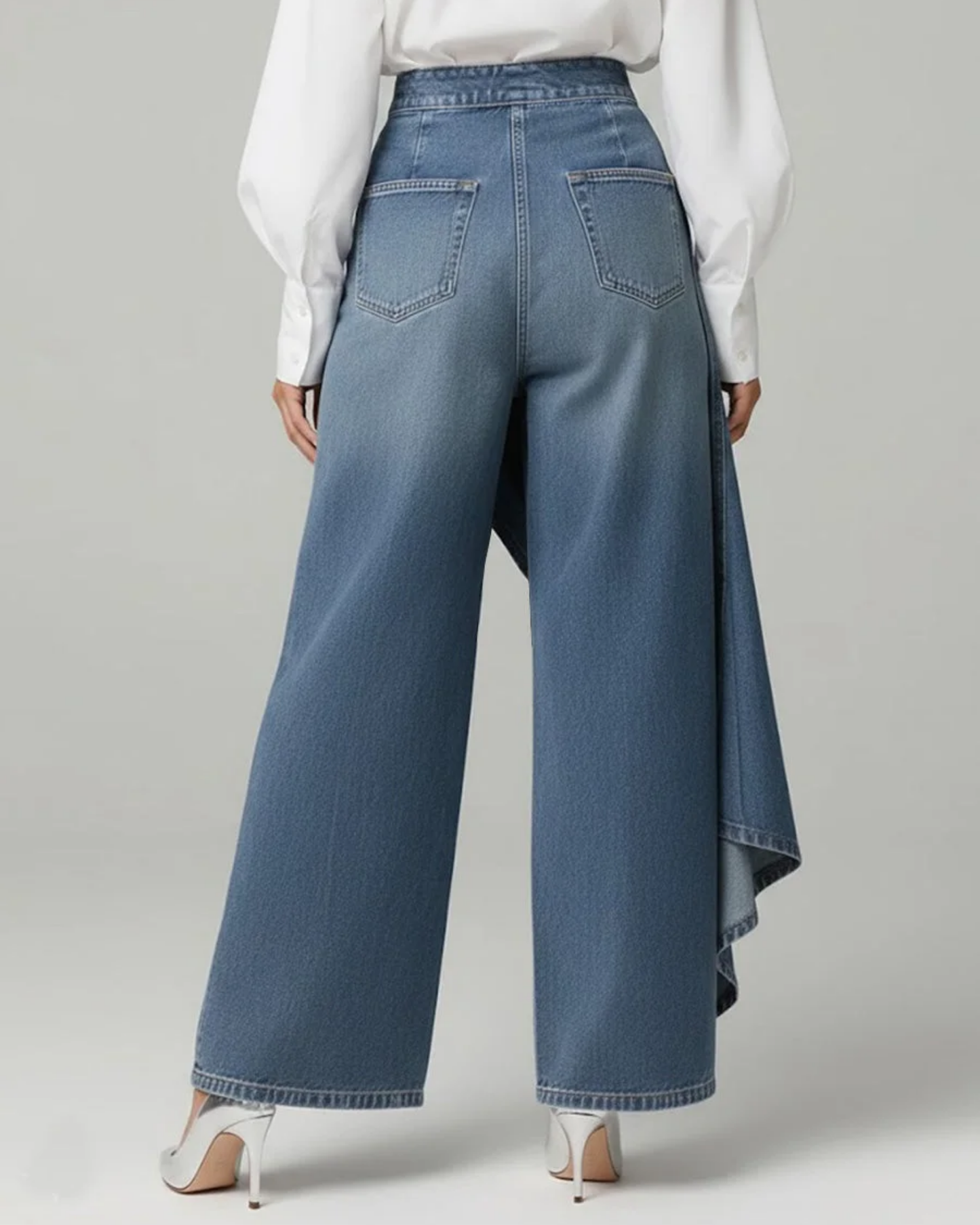 Jeans de pierna ancha con diseño cruzado