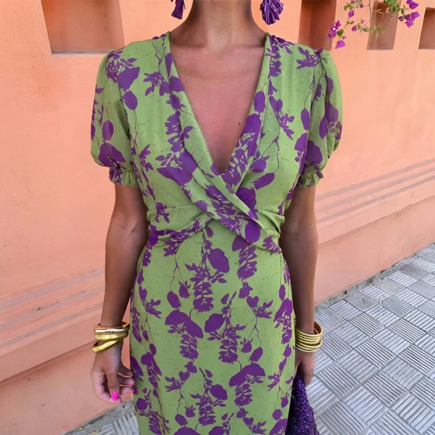 Andrea | Vestido midi estampado con escote en V y manga corta