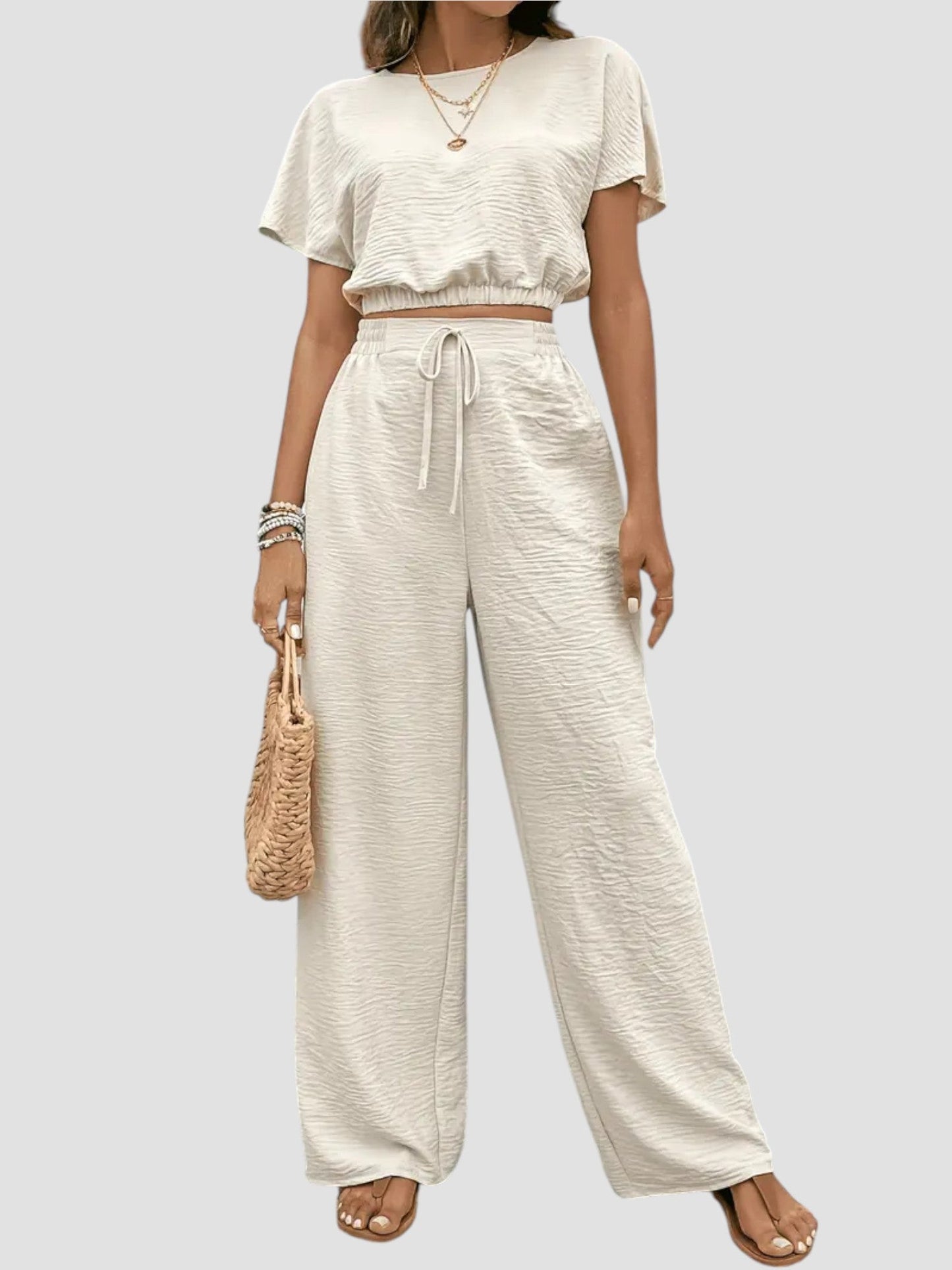 Conjunto con top fluido y pantalón amplio