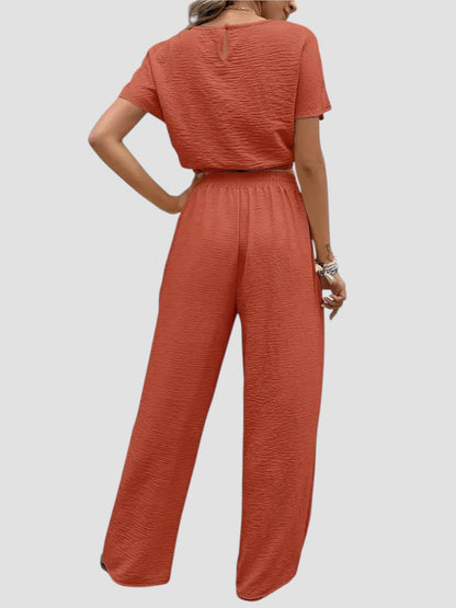 Conjunto con top fluido y pantalón amplio