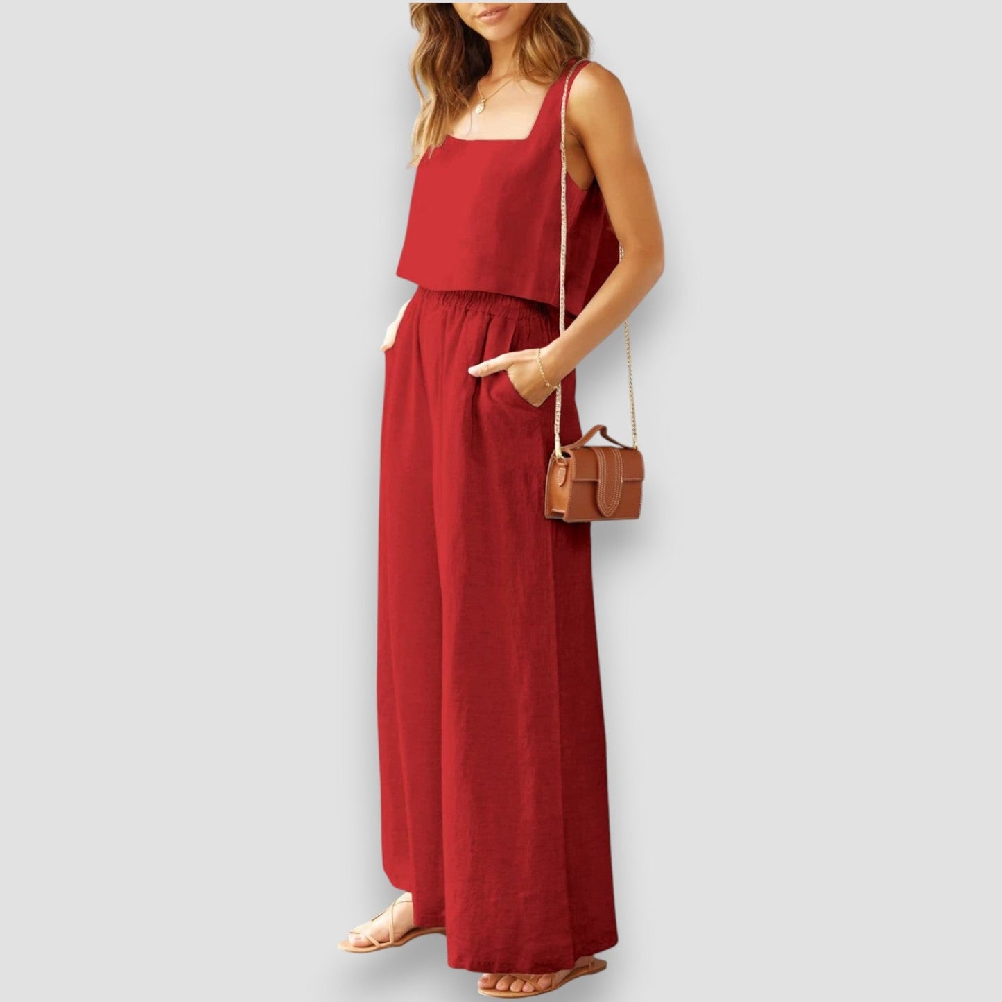 Mono de tirantes con pantalón amplio