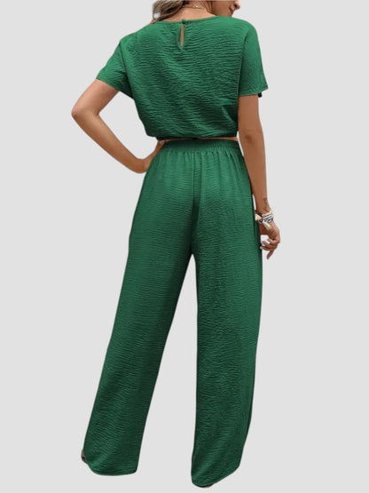 Conjunto con top fluido y pantalón amplio