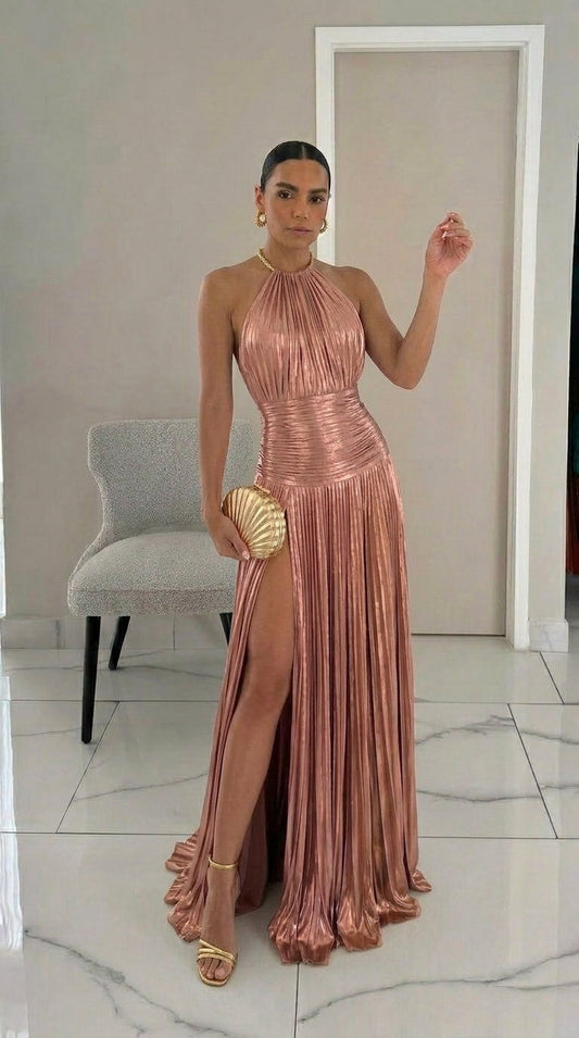 Emma | Vestido largo satinado con escote halter y abertura lateral