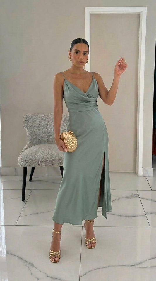 Aneta | Vestido largo satinado con escote drapeado y abertura lateral
