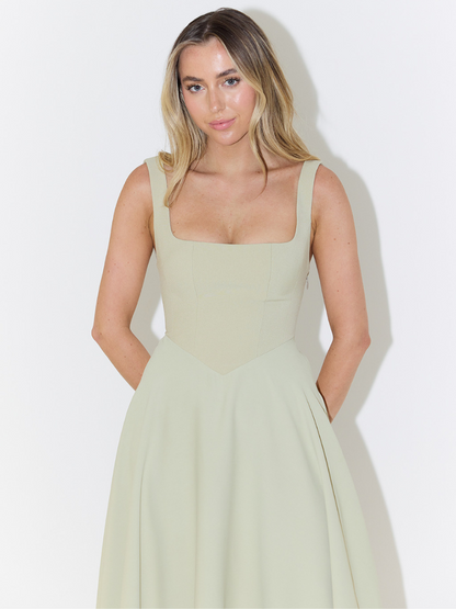 Sofie | Vestido midi con escote cuadrado y falda evasé