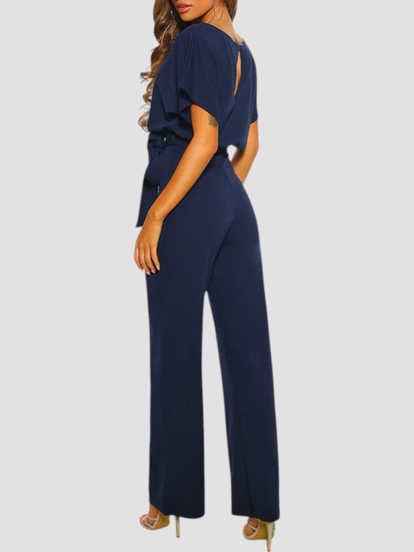 Mono elegante con pantalón amplio
