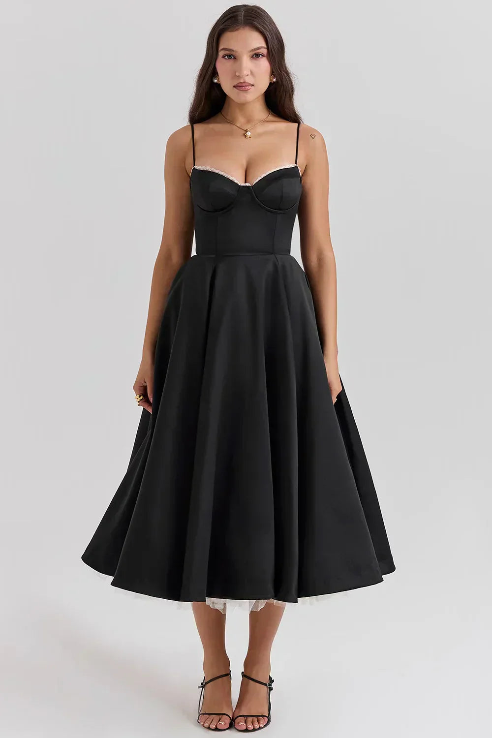 Arielle | Vestido midi sin tirantes con falda amplia