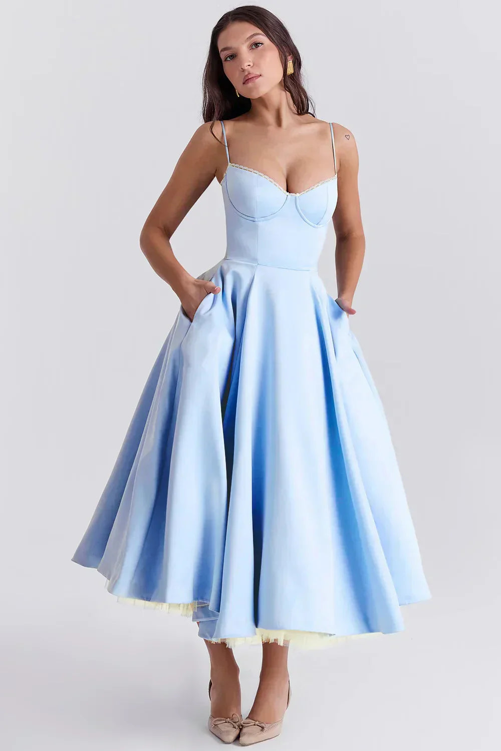 Arielle | Vestido midi sin tirantes con falda amplia