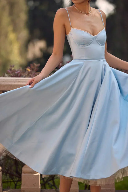 Arielle | Vestido midi sin tirantes con falda amplia
