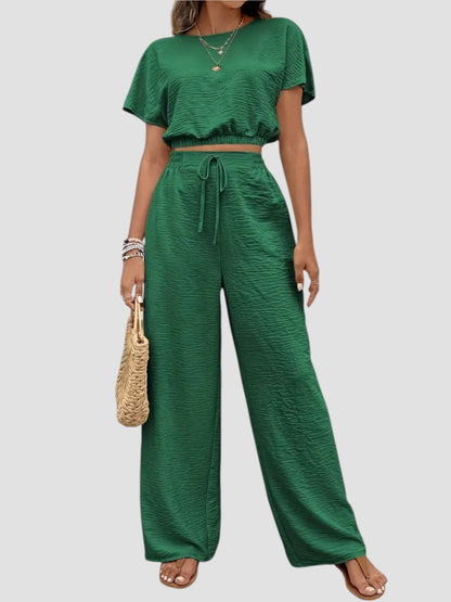 Conjunto con top fluido y pantalón amplio