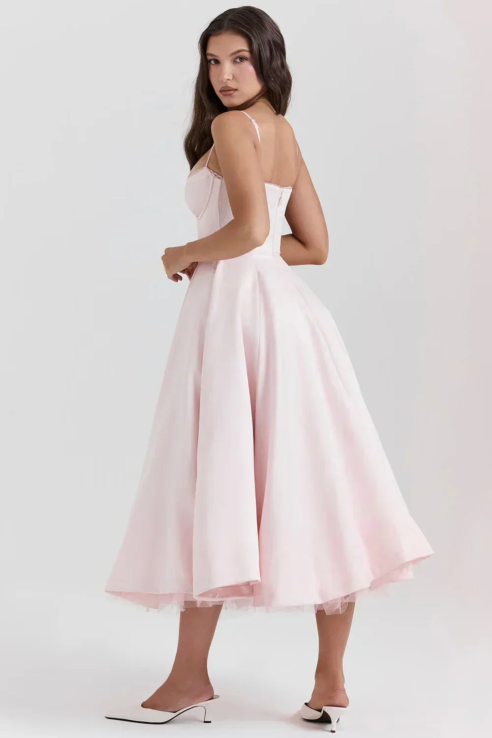 Arielle | Vestido midi sin tirantes con falda amplia