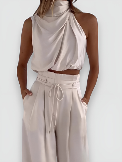 Conjunto elegante con top sin mangas y pantalón amplio