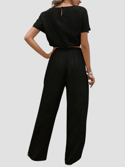 Conjunto con top fluido y pantalón amplio