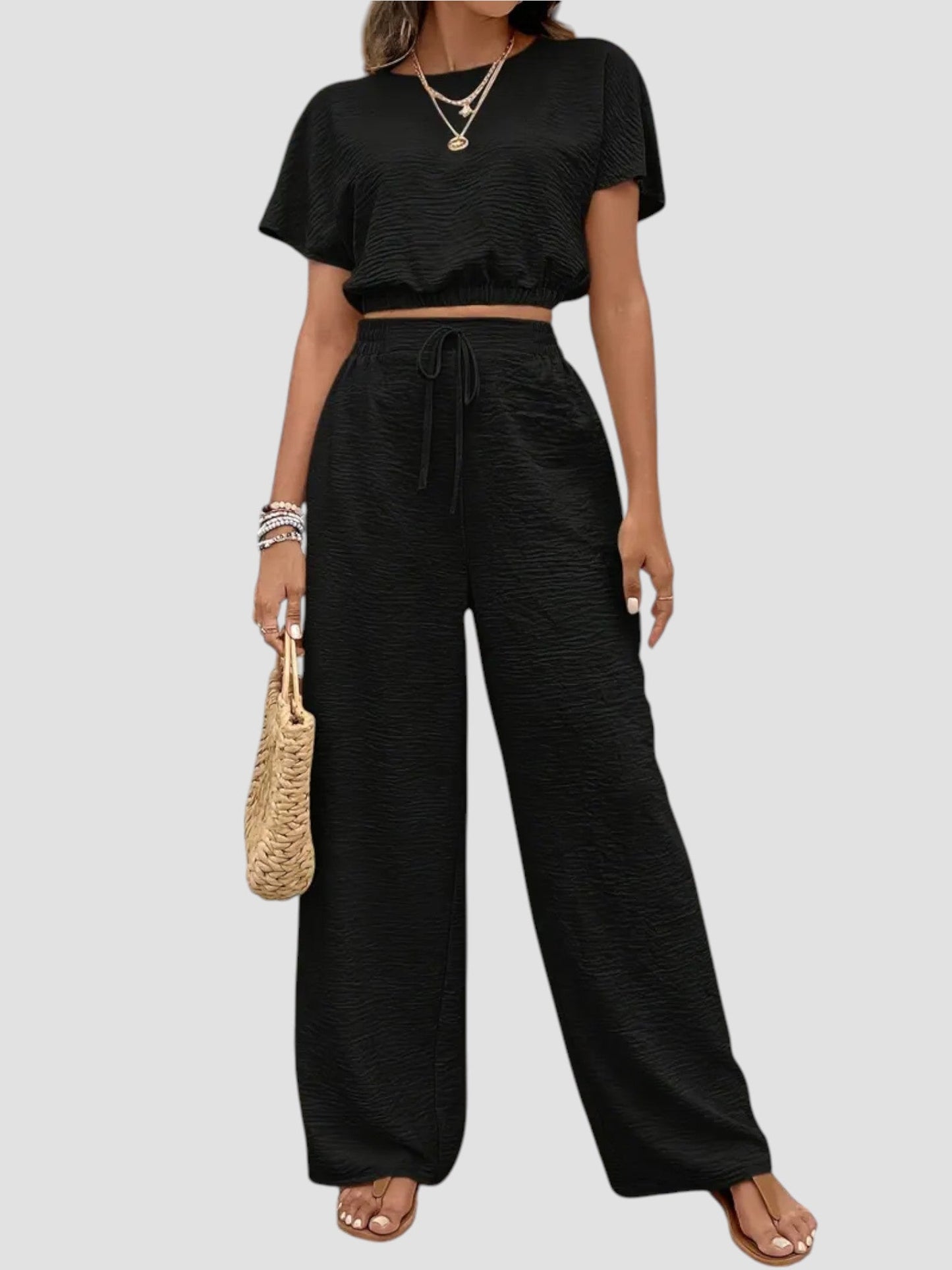 Conjunto con top fluido y pantalón amplio