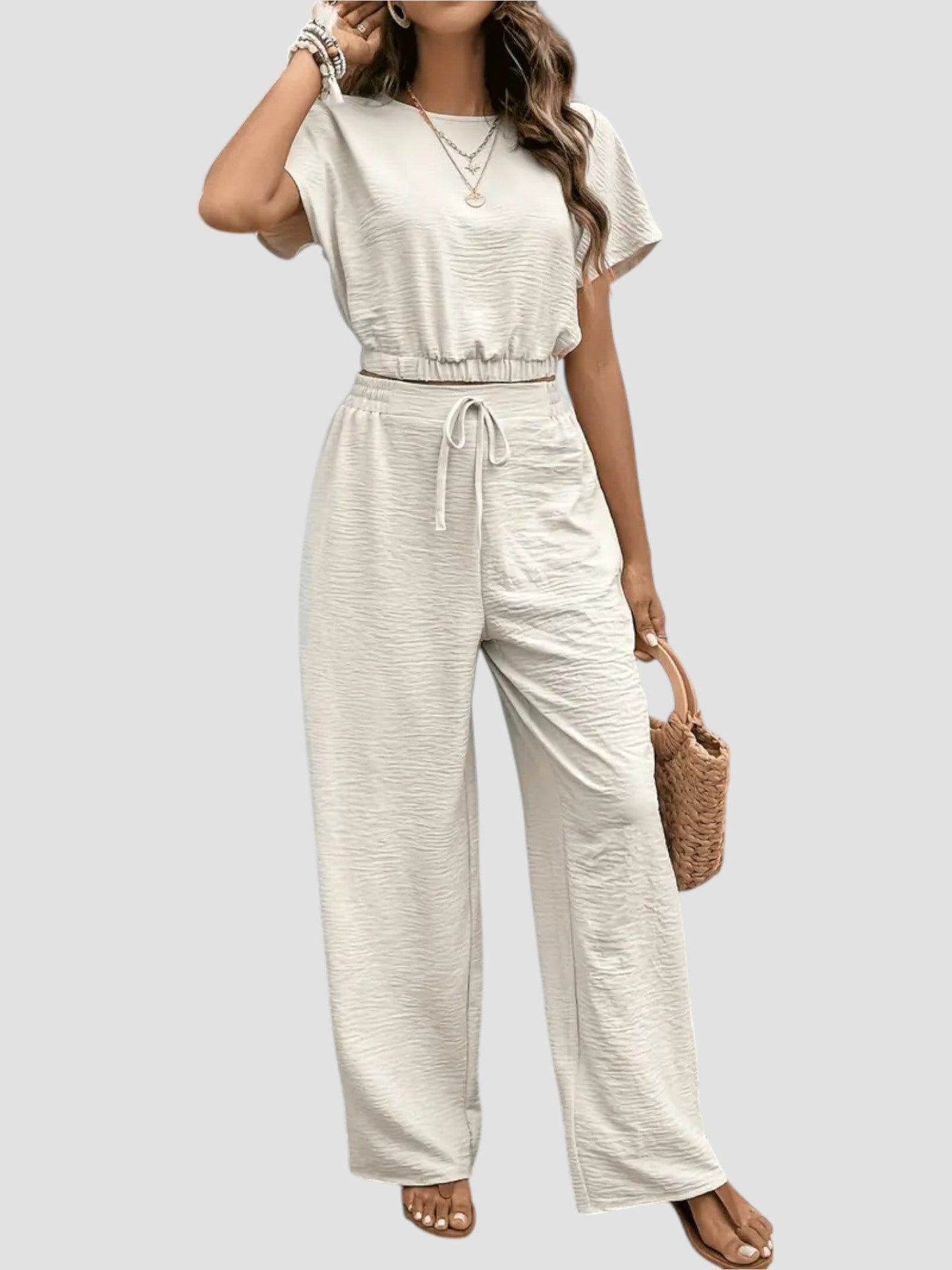 Conjunto con top fluido y pantalón amplio